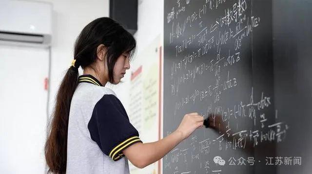 17岁中专女生闯进全球数学竞赛12强学服装设计的她怎么做到的？(图5)